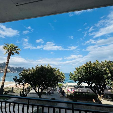 Case Vacanze Di Isabella Stoia Giardini-Naxos Exterior foto