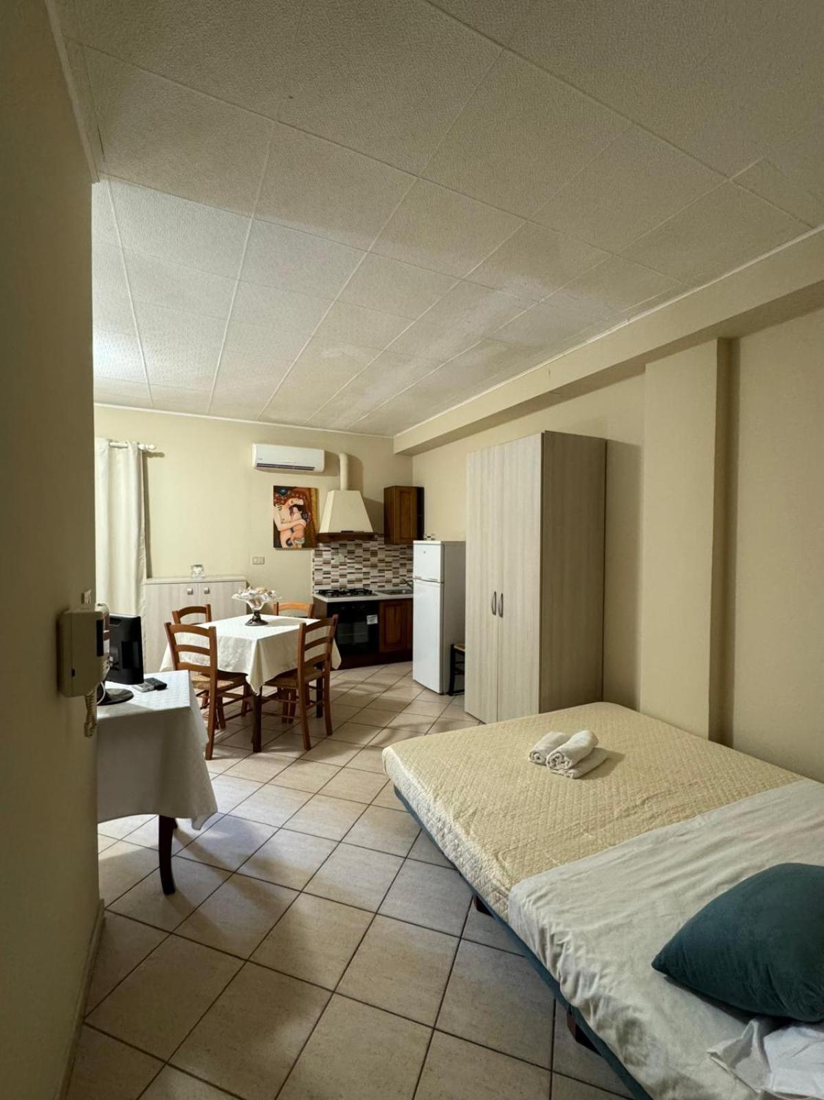 Case Vacanze Di Isabella Stoia Giardini-Naxos Exterior foto